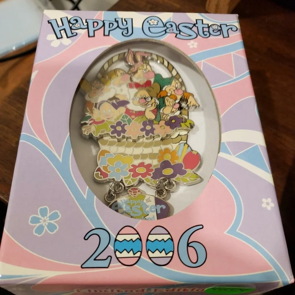 Vintage Disney Pin Seven Dwarfs DLR Happy Easter 2006 Jumbo LE 500 B002 46004‎
